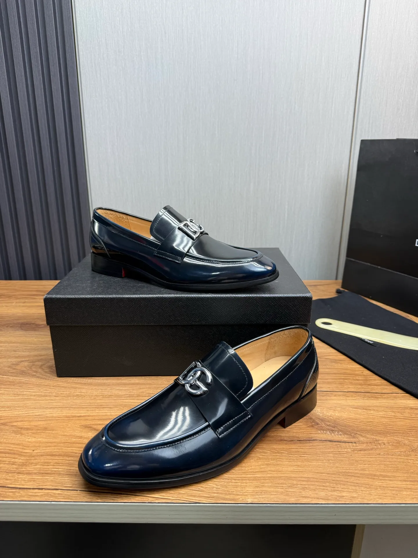 Factory price 520💰 Dolce&G .DG men's loafers👞 Classic and fashionable style, embellished with personalized DG logo. Imported cowhide, open-edge beaded cowhide, cowhide lining, original non-slip and wear-resistant outsole Size: 39-44 (customized at 38.45)